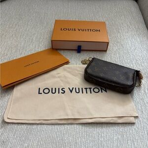 Louis Vuitton Mini Pochette-Excellent condition